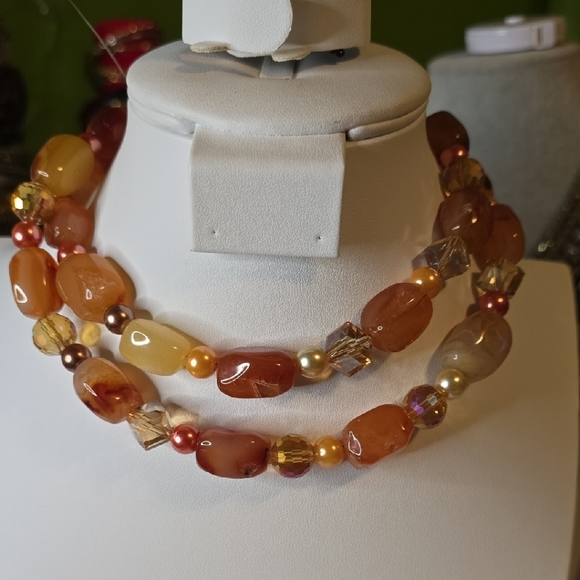 Jewelry - Elegant Multi-Color Beaded Necklace